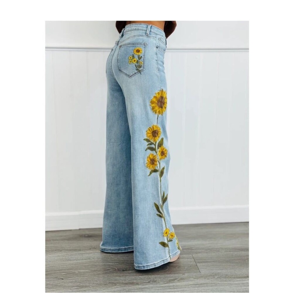 Oli & Hali jeans OH! jeans embroidered sunflower jeans flare womens size XL new